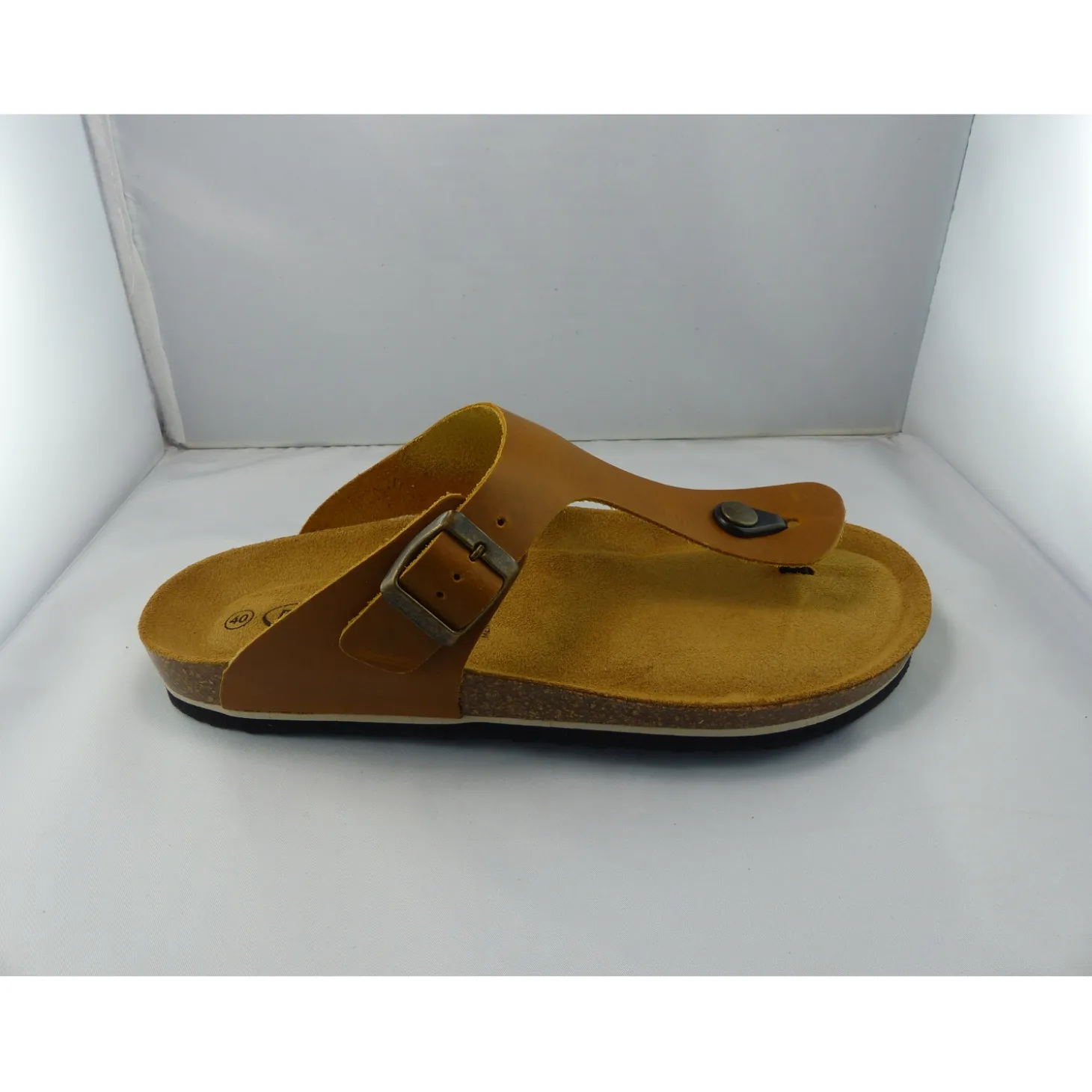 plakton_nu_pieds_et_sanda_2-1.webp Plakton nu pieds et sandales bolero camel