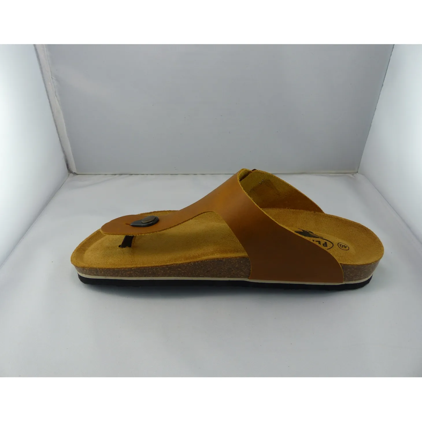 plakton_nu_pieds_et_sanda_3-1.webp Plakton nu pieds et sandales bolero camel